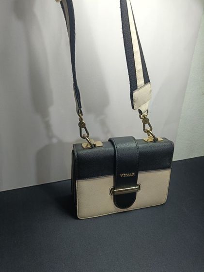 อื่นๆ กระเป๋าสะพายข้าง VEMAR Two-Tone Box Bag สภาพนางฟ้า พร้อมสายสปอร์ต