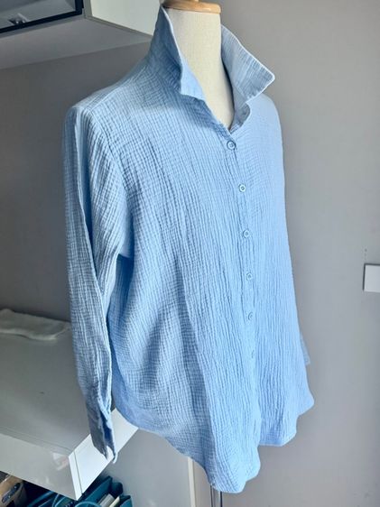 เสื้อทรงเชิ้ตคอปกแขนยาวผ้านุ่มย่นๆสีฟ้า Size L รูปที่ 5
