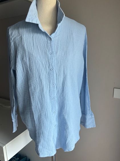 เสื้อทรงเชิ้ตคอปกแขนยาวผ้านุ่มย่นๆสีฟ้า Size L รูปที่ 7