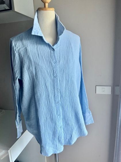 เสื้อทรงเชิ้ตคอปกแขนยาวผ้านุ่มย่นๆสีฟ้า Size L รูปที่ 8