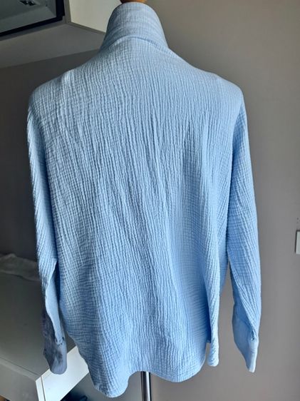 เสื้อทรงเชิ้ตคอปกแขนยาวผ้านุ่มย่นๆสีฟ้า Size L รูปที่ 9