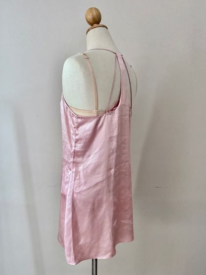 เดรสสายเดี่ยวคอวีสีชมพูผ้าซาติน One Size รูปที่ 13