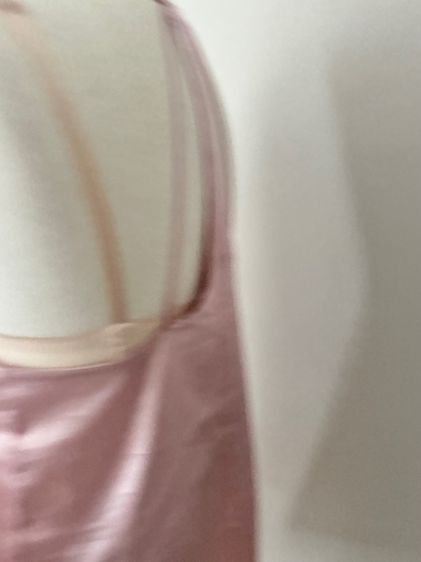 เดรสสายเดี่ยวคอวีสีชมพูผ้าซาติน One Size รูปที่ 16