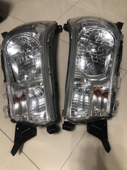 ไฟหน้ารีโว่ แท้ถอดตั้งแต่ศูนย์ รูปที่ 3