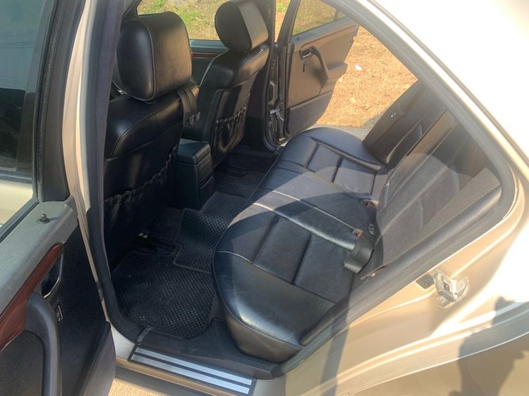 Mercedes-Benz C-Class 1995 C220 Sedan เบนซิน ไม่ติดแก๊ส เกียร์อัตโนมัติ ทอง รูปที่ 4