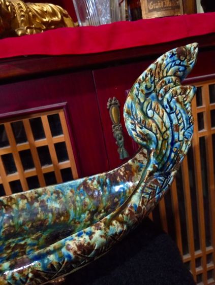 เรือหงส์กระเบื้องเคลือบเบญจรงค์ขนาดใหญ่เก่าโบราณสภาพเยี่ยม รูปที่ 9