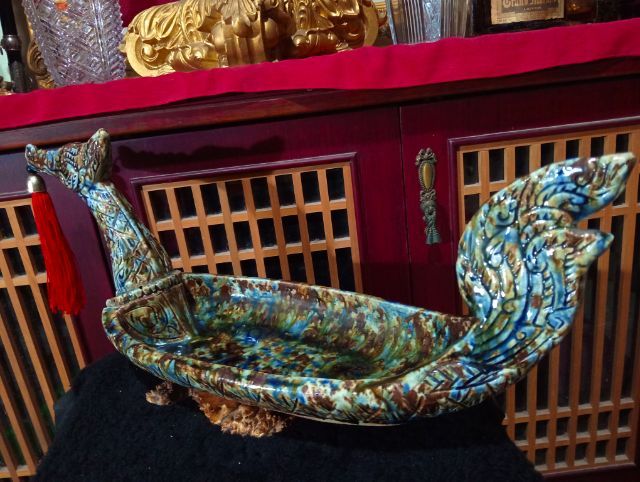 เรือหงส์กระเบื้องเคลือบเบญจรงค์ขนาดใหญ่เก่าโบราณสภาพเยี่ยม รูปที่ 13