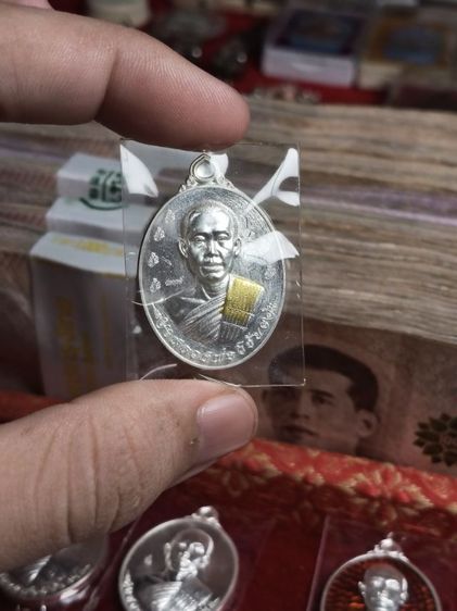 เหรียญไตรมาสหลวงพ่อวิชัยปี 68 เนื้อเงินนำฤกษ์สร้าง 100 เหรียญ ฝังตะกรุดทองคำ