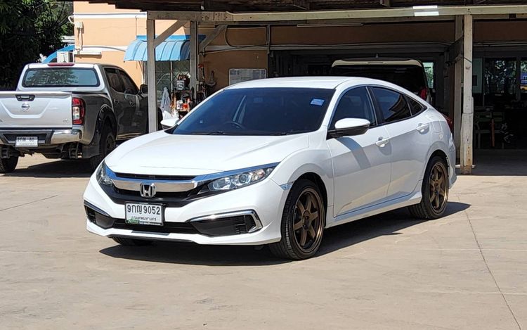 รถ Honda Civic 1.8 E i-VTEC สี ขาว
