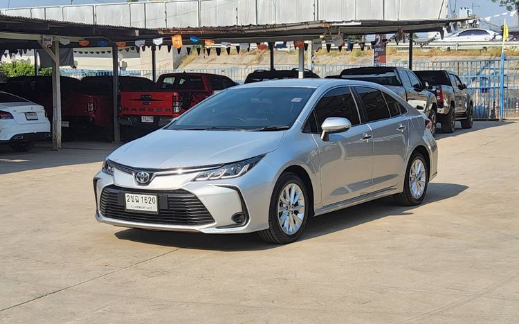 รถ Toyota Altis 1.6 G สี บรอนซ์เงิน