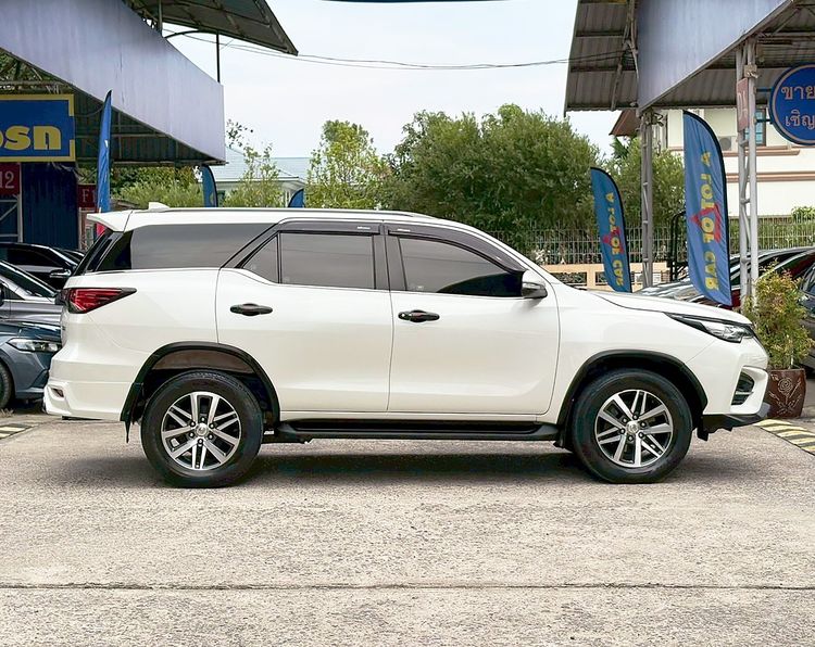 Toyota Fortuner 2015 2.8 V 4WD Utility-car ดีเซล ไม่ติดแก๊ส เกียร์อัตโนมัติ ขาว รูปที่ 2