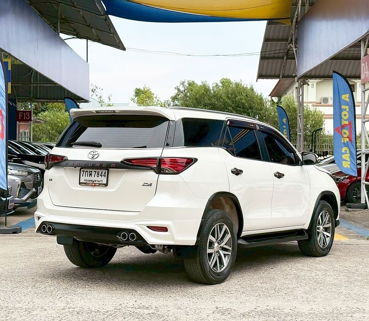 Toyota Fortuner 2015 2.8 V 4WD Utility-car ดีเซล ไม่ติดแก๊ส เกียร์อัตโนมัติ ขาว รูปที่ 3