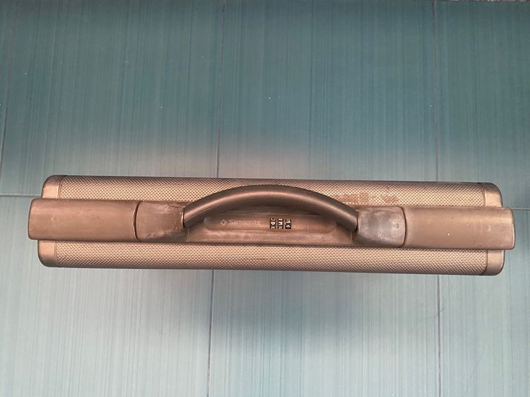 SAMSONITE กระเป่าเจมส์บอนด์ รหัสใช้ได้ปกติ สภาพดี