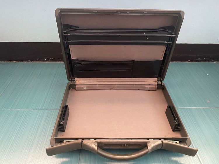 SAMSONITE กระเป่าเจมส์บอนด์ รหัสใช้ได้ปกติ สภาพดี รูปที่ 3