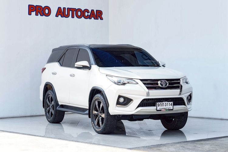 Toyota Fortuner 2017 2.8 V TRD Sportivo Black Top Utility-car ดีเซล ไม่ติดแก๊ส เกียร์อัตโนมัติ ขาว รูปที่ 2