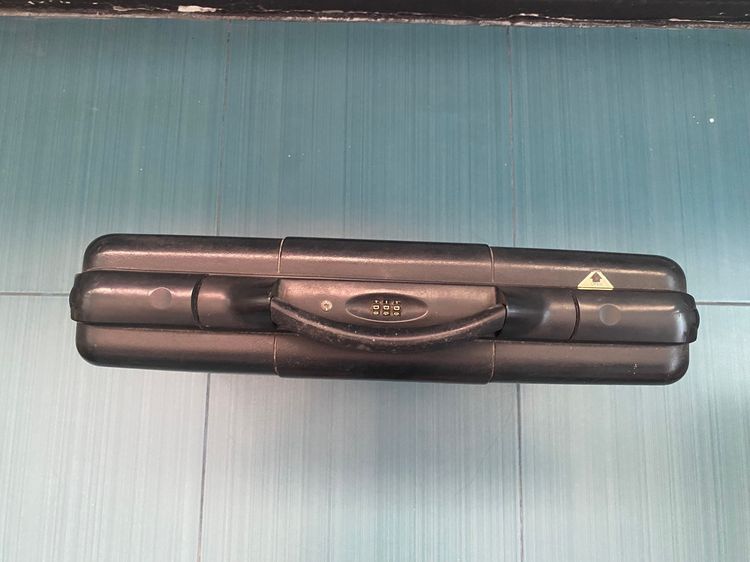 กระเป๋าเจมส์บอนด์ ไฟเบอร์ สีดำ ใช้งานได้ปกติ