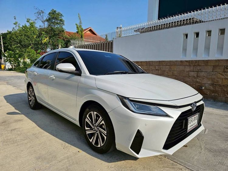Toyota Yaris ATIV 2023 1.2 Premium Sedan เบนซิน ไม่ติดแก๊ส เกียร์อัตโนมัติ ขาว รูปที่ 2