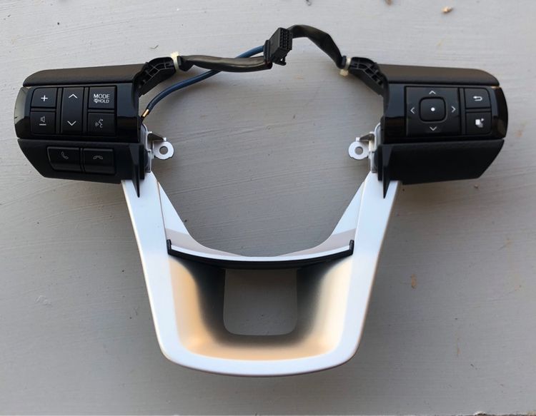 มัลติฟังก์ชันพววงมาลัย toyota แท้เบิกศูนย์ในไทย