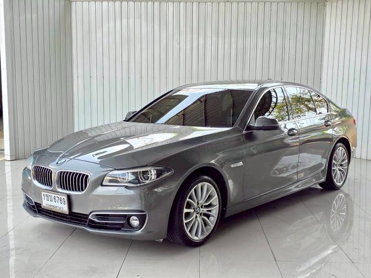รถ BMW Series 5 528i สี น้ำตาล