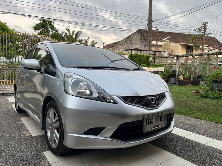 รถ Honda Jazz 1.5 SV VTEC สี บรอนซ์เงิน