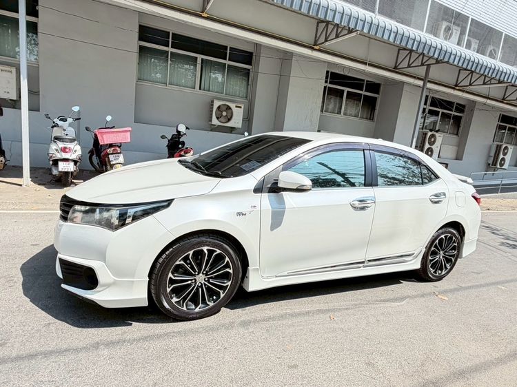 Toyota Altis 2015 1.8 Esport Sedan เบนซิน ไม่ติดแก๊ส เกียร์อัตโนมัติ ขาว รูปที่ 4