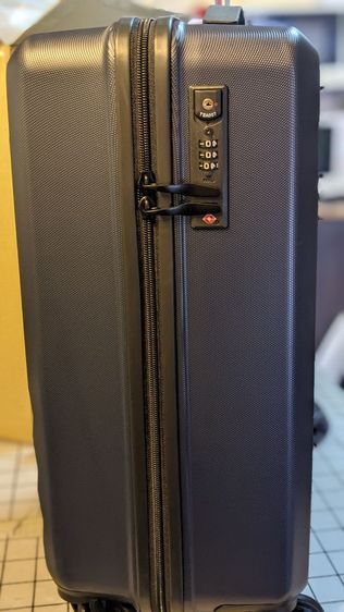 ขายกระเป๋าเดินทางยี่ห้อไรไม่แน่ใจครับของใหม่ รูปที่ 3