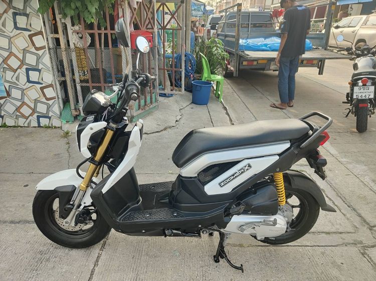 🛵ยังไงก็ขาย ZOOMER-X ปี 56 เครื่องดี สีสวย สตาร์ทมือ เล่มชุดโอนครบ+เปลี่ยนถ่ายน้ำมันเครื่องฟรี ส่งฟรี30 ก.ม รูปที่ 2