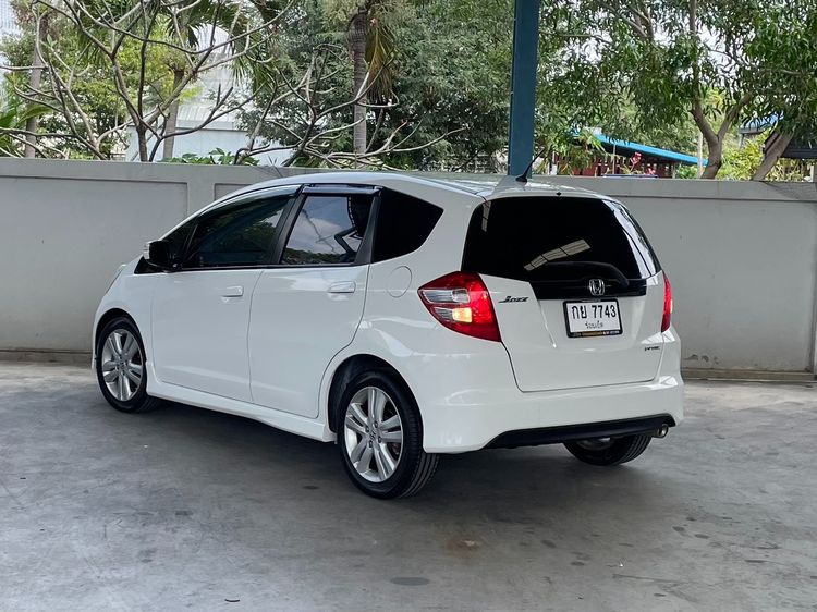 Honda Jazz 2010 1.5 SV i-VTEC Sedan เบนซิน ไม่ติดแก๊ส เกียร์อัตโนมัติ ขาว รูปที่ 4