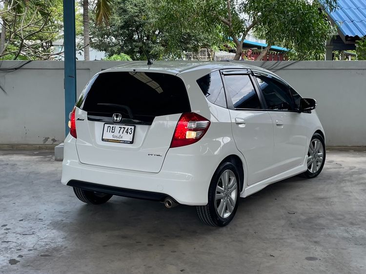 Honda Jazz 2010 1.5 SV i-VTEC Sedan เบนซิน ไม่ติดแก๊ส เกียร์อัตโนมัติ ขาว รูปที่ 2