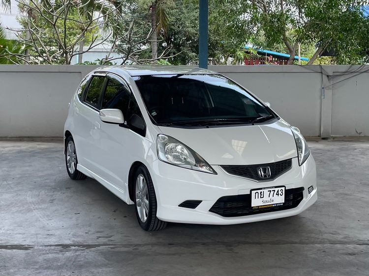 Honda Jazz 2010 1.5 SV i-VTEC Sedan เบนซิน ไม่ติดแก๊ส เกียร์อัตโนมัติ ขาว รูปที่ 3