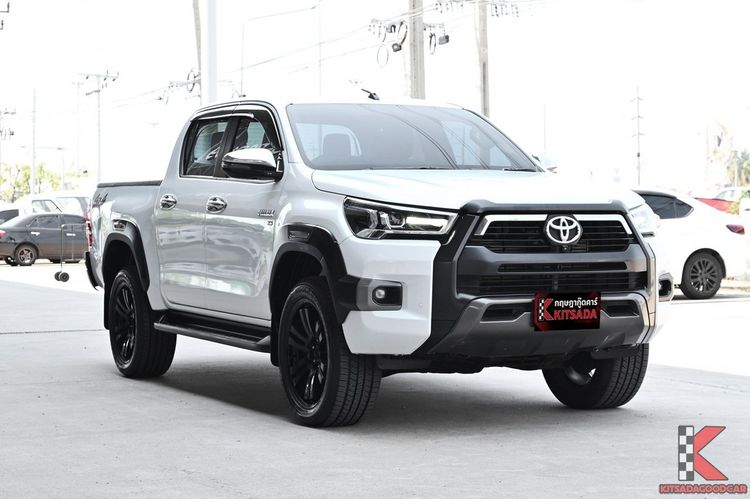 รถ Toyota Hilux Revo Double Cab 2.8 High 4WD สี ขาว