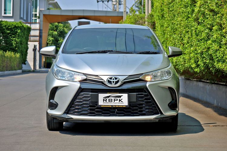 Toyota Yaris 2021 1.2 Entry Sedan เบนซิน ไม่ติดแก๊ส เกียร์อัตโนมัติ เทา รูปที่ 3