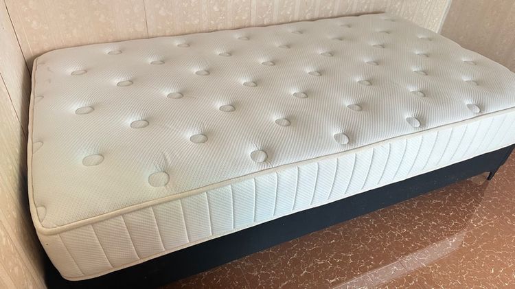 ที่นอน เตียง