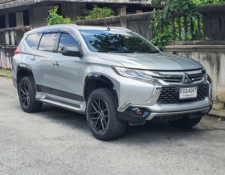 รถ Mitsubishi Pajero Sport 2.4 GT Premium 2WD สี บรอนซ์เงิน