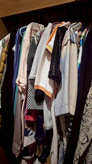 เสื้อผ้ามือสองสภาพดีพร้อมใส่มีจำนวนมากมาดูก่อนได้ตัวละ 20 ญี่ปุ่นเกาหลีจีนไทยป้ายแบรนด์เสื้อผ้าพร้อมขาย รูปที่ 2