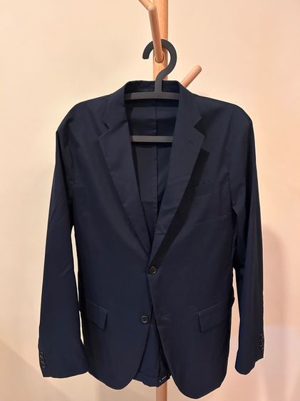 เสื้อสูทยี่ห้อยูนิโคล่