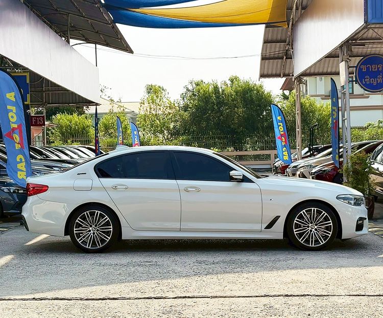 BMW Series 5 2018 530e Sedan ปลั๊กอินไฮบริด (PHEV) ไม่ติดแก๊ส เกียร์อัตโนมัติ ขาว รูปที่ 2