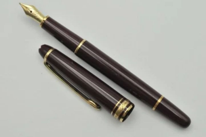 ปากกาMONTBLANC สวย 