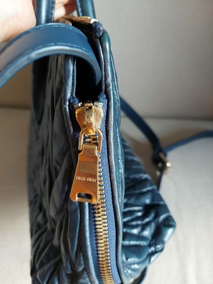 กระเป๋า MIU MIU หนังมะระ สีน้ำเงิน รูปที่ 5