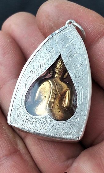 หลวงพ่อพระใส พิมพ์สมาธิ ปี2505 วัดโพธิ์ชัย หนองคาย กริ่งดัง เลี่ยมกันน้ำ จักกรอบเงิน แท้ พร้อมขึ้นคอ บูชา 4,350บาทไทย พร้อมจัดส่งครับ รูปที่ 5