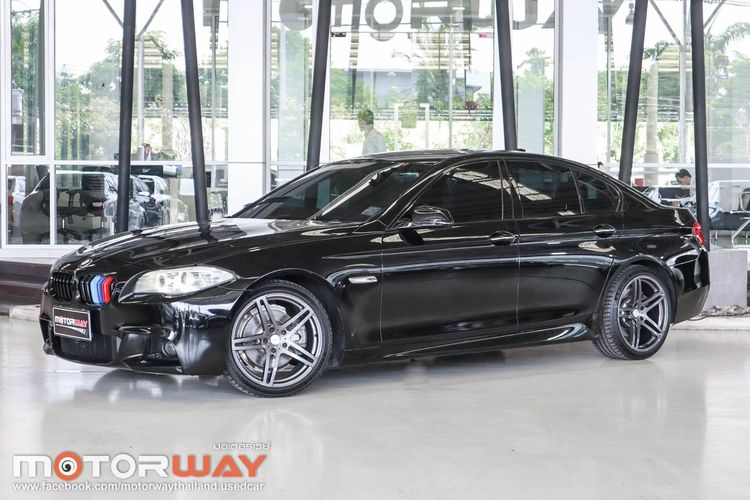 รถ BMW Series 5 528i สี ดำ