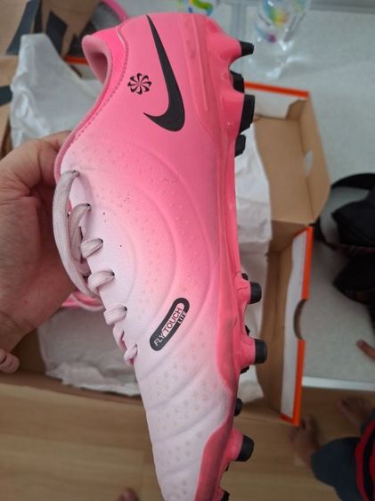 รองเท้าฟุตบอล  รูปที่ 4