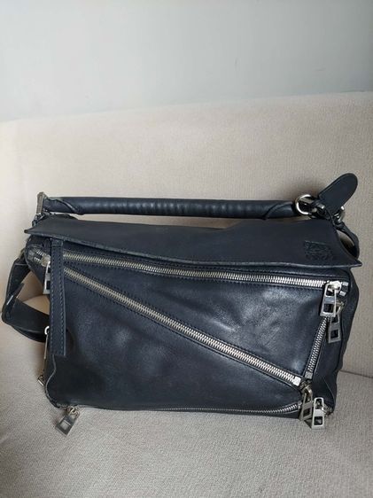 กระเป๋าสะพาย Loewe สีดำ 