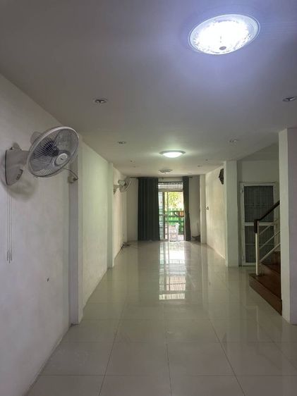 อื่นๆ 2016 มีบางส่วน ใช่ ให้เช่าทาวน์เฮ้าส์ใจกลางเมื่องศรีราชา รูปที่ 3