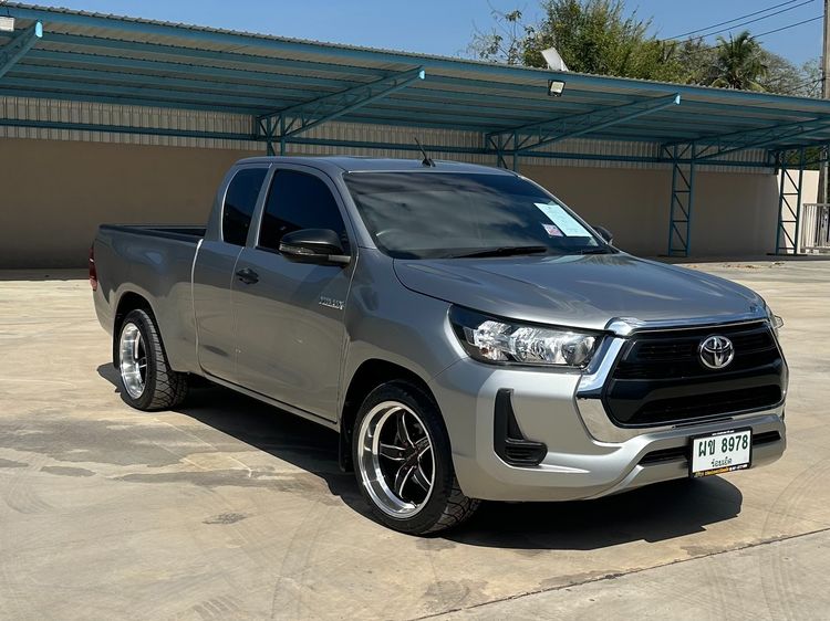 Toyota Hilux Revo 2023 Smart Cab 2.4 Entry Z Edition Pickup ดีเซล ไม่ติดแก๊ส เกียร์ธรรมดา บรอนซ์เงิน รูปที่ 3