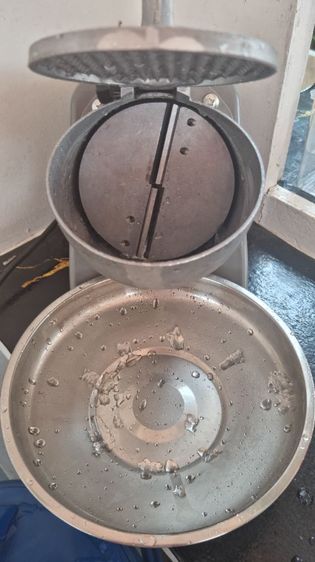 เครื่องทำน้ำแข็งใส่ เกล็ดหิมะ ใช้งานแค่เดือนกว่าๆ รูปที่ 2