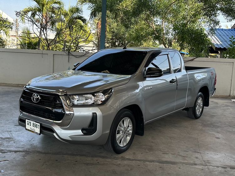 รถ Toyota Hilux Revo Smart Cab 2.4 Entry Z Edition สี บรอนซ์เงิน