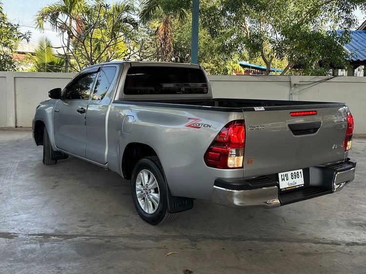 Toyota Hilux Revo 2022 Smart Cab 2.4 Entry Z Edition Pickup ดีเซล ไม่ติดแก๊ส เกียร์ธรรมดา บรอนซ์เงิน รูปที่ 3