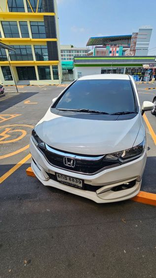 รถ Honda Jazz 1.5 V+ สี ขาว