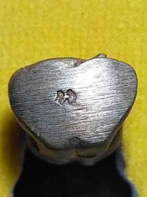 พระปิดตาปุ้มปุย รุ่นรวยไม่เลิก เนื้อทองแดง มีโค๊ดใต้ฐาน กล่องเดิม สูง 1.4 CM.  พุทธาภิเษก ณ วัดพระมหาธาตุวรมหาวิหาร ปี 2550 รูปที่ 3